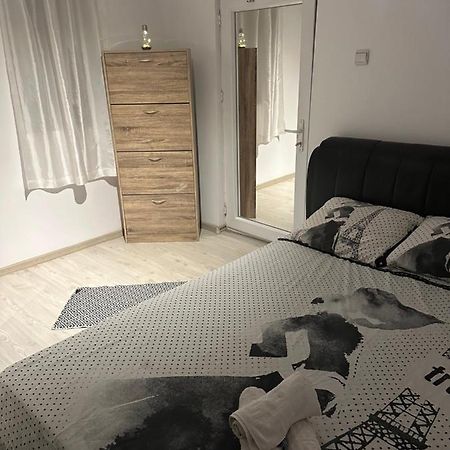 Apartamnet Regim Hotelier Bukarest Exteriör bild