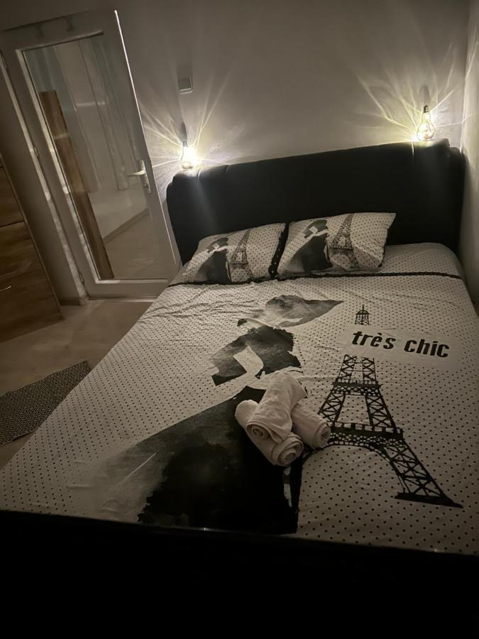 Apartamnet Regim Hotelier Bukarest Exteriör bild